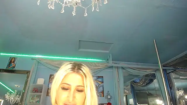 Snapshot of ADRIANNA_FOX chatting on June 27, 2026, 5:07 pm ADRIANNA FOX online show from June 27, 2026, 5:07 pm