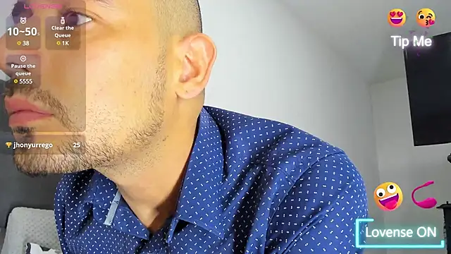 jhonyalzate2 online show from March 18, 2025, 2:47 am