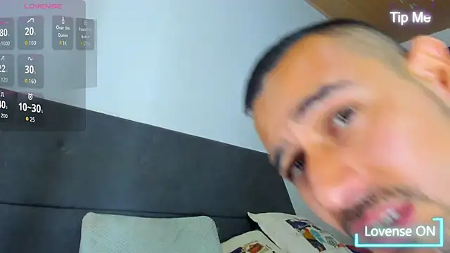 jhonyalzate2 online show from September 15, 2025, 12:21 am