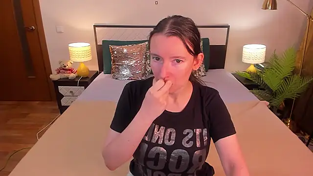 CatherineWalls online show from July 8, 2026, 5:56 am
