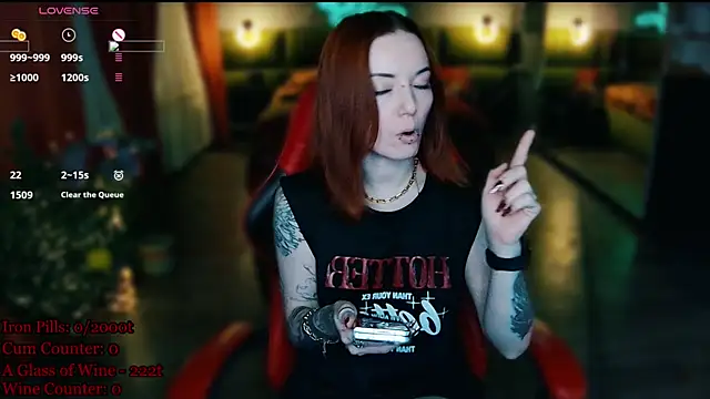 Snapshot of MaxPhoenixx chatting on April 28, 2026, 6:35 pm MaxPhoenixx online show from April 28, 2026, 6:35 pm