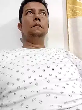 Lachuchaenlacara1988 online show from February 1, 2025, 2:47 am