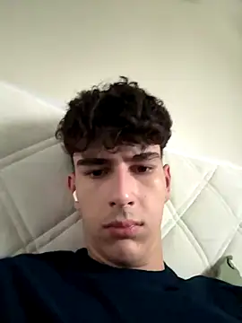 Snapshot of Andrei_992 chatting on November 14, 2025, 12:15 pm Andrei 992 online show from November 14, 2025, 12:15 pm