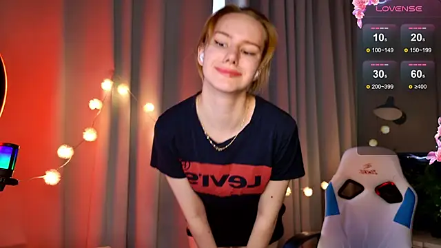 Snapshot of Ramona___ chatting on February 13, 2025, 9:41 am Ramona online show from February 13, 2025, 9:41 am