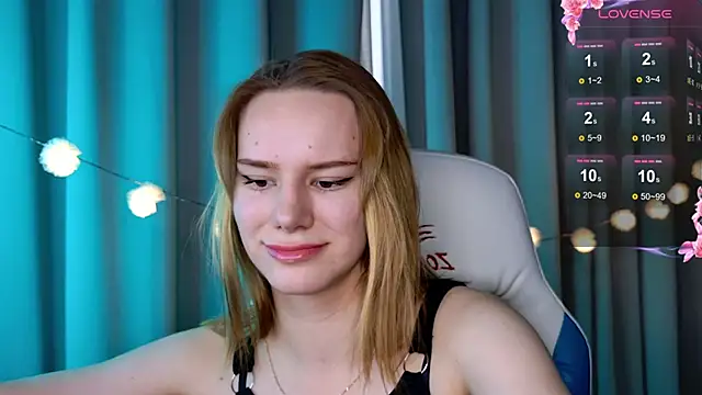 Snapshot of Ramona___ chatting on March 4, 2025, 9:40 am Ramona online show from March 4, 2025, 9:40 am