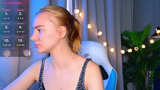 Snapshot of Ramona___ chatting on October 21, 2025, 5:52 am Ramona online show from October 21, 2025, 5:52 am