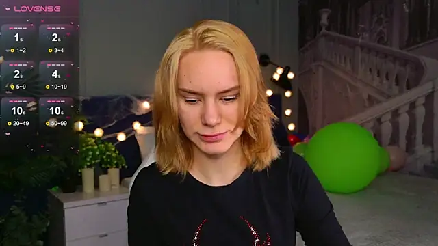 Snapshot of Ramona___ chatting on October 22, 2025, 6:13 am Ramona online show from October 22, 2025, 6:13 am