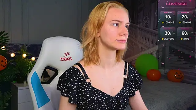 Snapshot of Ramona___ chatting on October 25, 2025, 6:10 am Ramona online show from October 25, 2025, 6:10 am