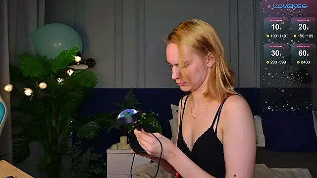 Snapshot of Ramona___ chatting on November 26, 2025, 6:14 am Ramona online show from November 26, 2025, 6:14 am