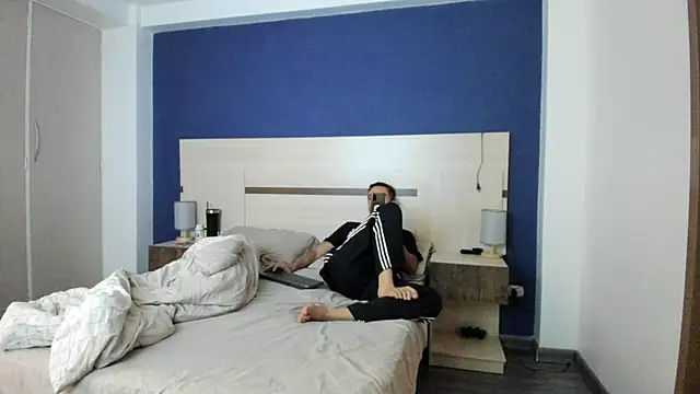 Snapshot of funcouple1985 chatting on March 6, 2025, 7:10 pm funcouple1985 online show from March 6, 2025, 7:10 pm