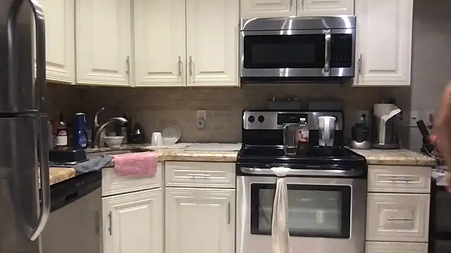 BigGuyMuscle online show from December 16, 2025, 10:04 pm