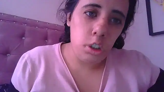 Snapshot of annarose19 chatting on November 19, 2025, 4:51 pm annarose19 online show from November 19, 2025, 4:51 pm