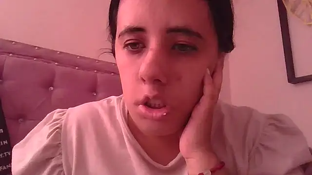 Snapshot of annarose19 chatting on November 29, 2025, 6:33 pm annarose19 online show from November 29, 2025, 6:33 pm