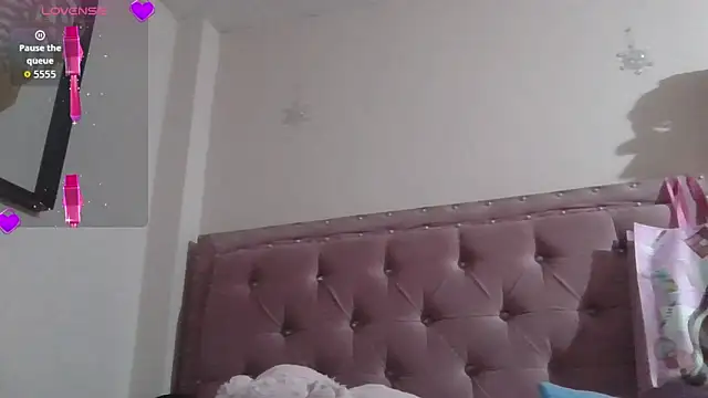 annarose19 online show from June 17, 2026, 1:19 am