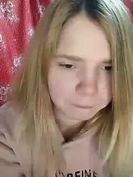 Snapshot of Zuli_Kiska chatting on January 12, 2025, 9:19 pm Zuli Kiska online show from January 12, 2025, 9:19 pm