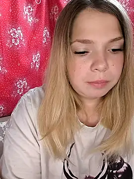 Snapshot of Zuli_Kiska chatting on September 10, 2025, 10:48 am Zuli Kiska online show from September 10, 2025, 10:48 am