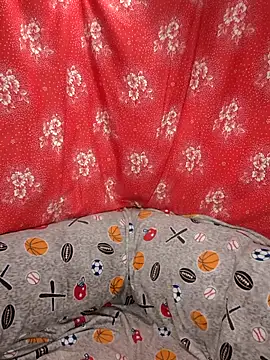 Snapshot of Zuli_Kiska chatting on November 24, 2025, 9:25 pm Zuli Kiska online show from November 24, 2025, 9:25 pm