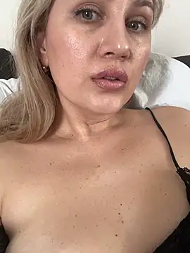 YourBlondee online show from March 7, 2025, 6:24 am