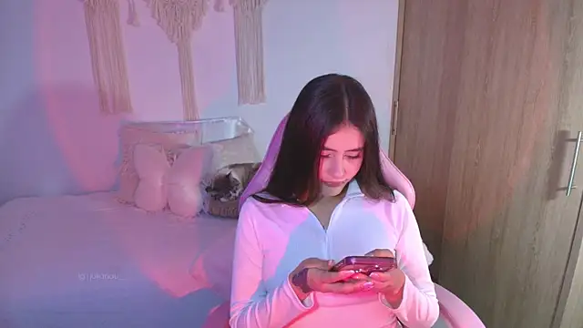 Snapshot of iriswest_ chatting on May 12, 2026, 1:47 am iriswest online show from May 12, 2026, 1:47 am
