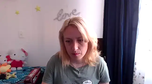 kittykalor09 online show from December 5, 2024, 2:22 pm