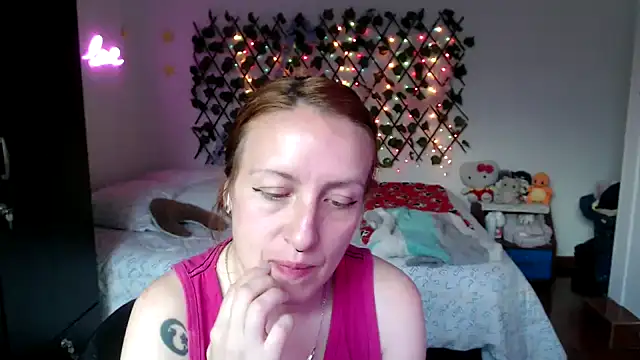 kittykalor09 online show from February 5, 2026, 3:27 pm