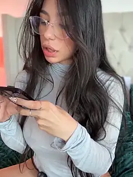 LoveLillyy online show from January 14, 2025, 7:32 pm