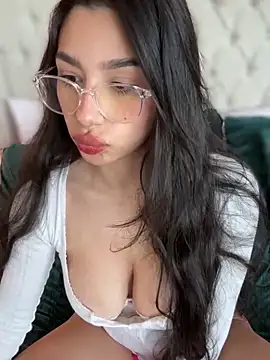 LoveLillyy online show from January 21, 2025, 8:11 pm