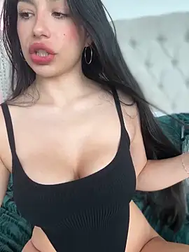 LoveLillyy online show from March 3, 2025, 9:15 pm