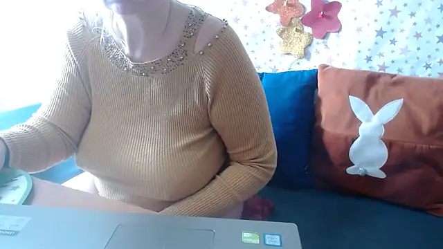 QueenLana online show from April 24, 2026, 6:38 am
