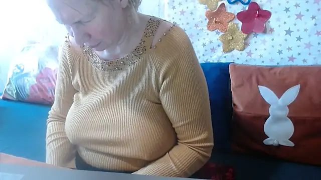 Snapshot of QueenLana chatting on June 2, 2026, 7:54 am QueenLana online show from June 2, 2026, 7:54 am
