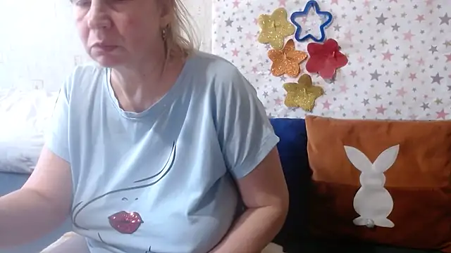 Snapshot of QueenLana chatting on June 7, 2026, 8:40 am QueenLana online show from June 7, 2026, 8:40 am