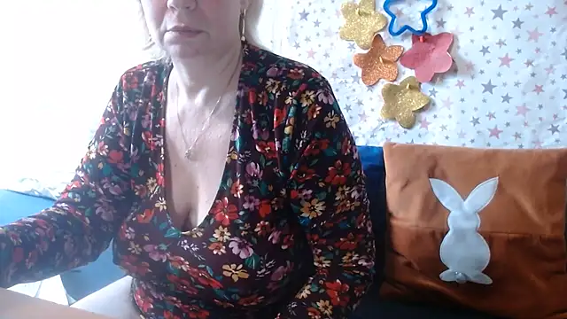 Snapshot of QueenLana chatting on June 26, 2026, 7:35 am QueenLana online show from June 26, 2026, 7:35 am