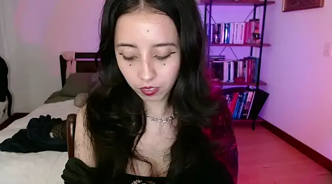 Snapshot of babyluna_8_8 chatting on January 1, 2025, 5:43 am babyluna 8 8 online show from January 1, 2025, 5:43 am