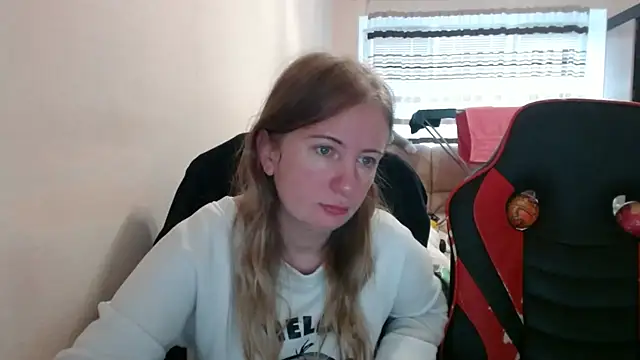 PeterAndJen online show from October 6, 2025, 7:06 am