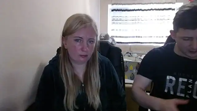 PeterAndJen online show from April 24, 2026, 4:42 pm