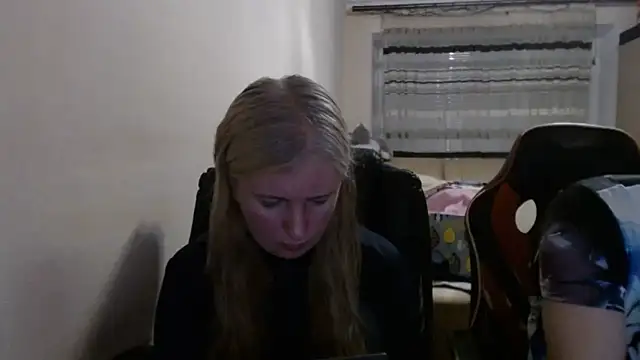 Snapshot of PeterAndJen chatting on June 2, 2026, 6:32 pm PeterAndJen online show from June 2, 2026, 6:32 pm