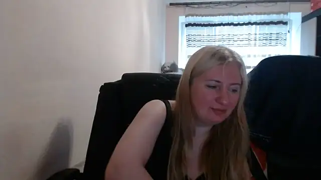 Snapshot of PeterAndJen chatting on June 7, 2026, 7:23 am PeterAndJen online show from June 7, 2026, 7:23 am