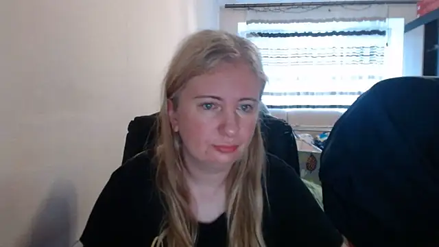 Snapshot of PeterAndJen chatting on June 11, 2026, 4:43 am PeterAndJen online show from June 11, 2026, 4:43 am