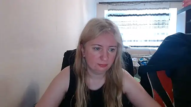 Snapshot of PeterAndJen chatting on June 12, 2026, 5:06 am PeterAndJen online show from June 12, 2026, 5:06 am