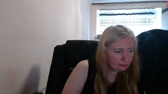 Snapshot of PeterAndJen chatting on June 13, 2026, 5:16 am PeterAndJen online show from June 13, 2026, 5:16 am