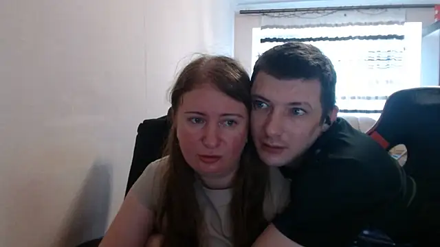 PeterAndJen online show from July 24, 2026, 5:49 am
