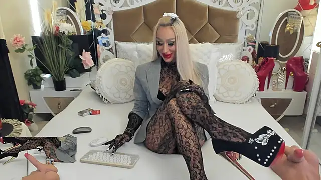 Snapshot of hotgirlsmoking_69xxx chatting on September 14, 2025, 3:00 pm hotgirlsmoking 69xxx online show from September 14, 2025, 3:00 pm