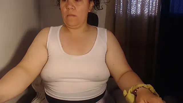 agathamiller01 online show from July 6, 2026, 11:29 am