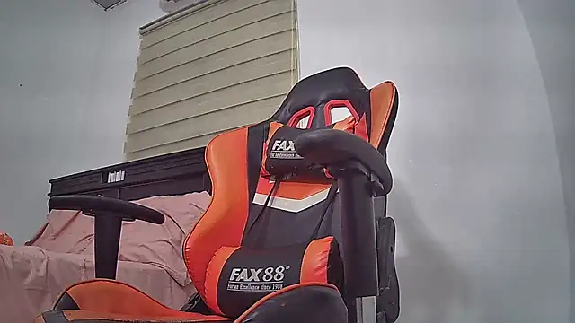 Snapshot of EvaTiffany chatting on November 28, 2025, 4:04 am EvaTiffany online show from November 28, 2025, 4:04 am