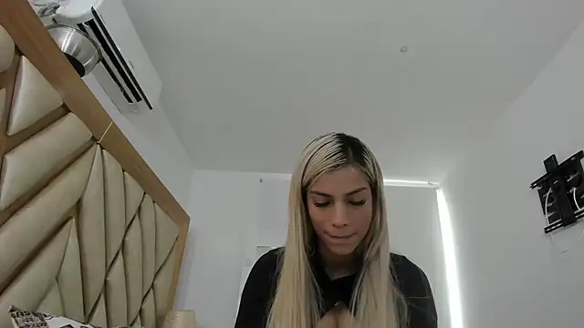 Snapshot of briana_wonder69xxx chatting on May 27, 2026, 2:36 pm briana wonder69xxx online show from May 27, 2026, 2:36 pm