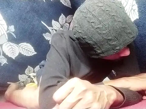 Snapshot of PrabV0319 chatting on January 6, 2026, 7:39 pm PrabV0319 online show from January 6, 2026, 7:39 pm