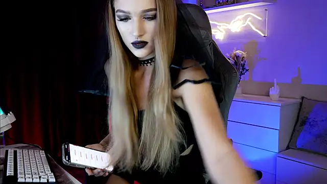 Snapshot of MrsTenderBeast chatting on March 7, 2025, 5:06 pm MrsTenderBeast online show from March 7, 2025, 5:06 pm