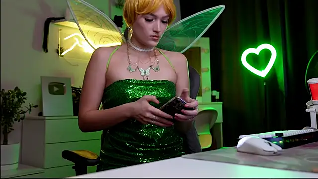 Snapshot of MrsTenderBeast chatting on September 21, 2025, 3:13 pm MrsTenderBeast online show from September 21, 2025, 3:13 pm