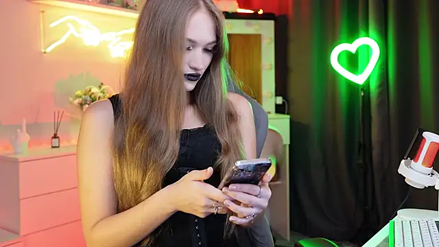 Snapshot of MrsTenderBeast chatting on October 10, 2025, 5:01 pm MrsTenderBeast online show from October 10, 2025, 5:01 pm