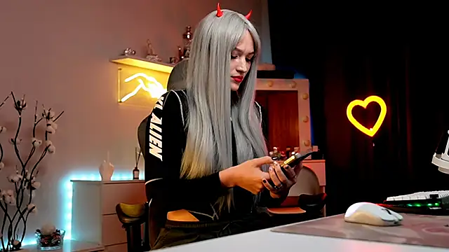 Snapshot of MrsTenderBeast chatting on October 24, 2025, 4:03 pm MrsTenderBeast online show from October 24, 2025, 4:03 pm